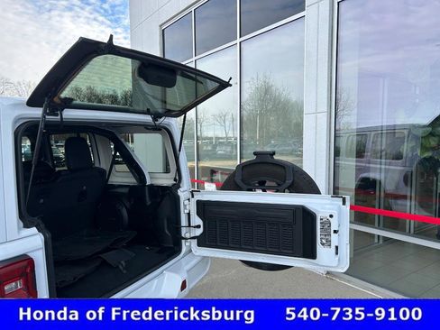 Used 2023 Jeep Wrangler Unlimited Sahara image 16