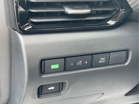 Used 2025 Nissan Sentra SV w/ All-Weather Package FWD image 23