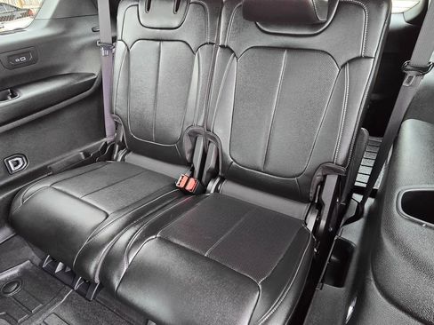 Used 2025 Jeep Grand Cherokee L Limited w/ Luxury Tech Group II AWD/4WD image 38