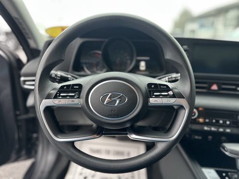 Used 2021 Hyundai Elantra SEL image 11