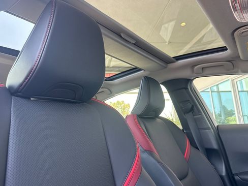 Certified 2025 Toyota Prius Plug-In Hybrid image 20