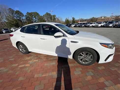 Used 2020 Kia Optima LX image 23