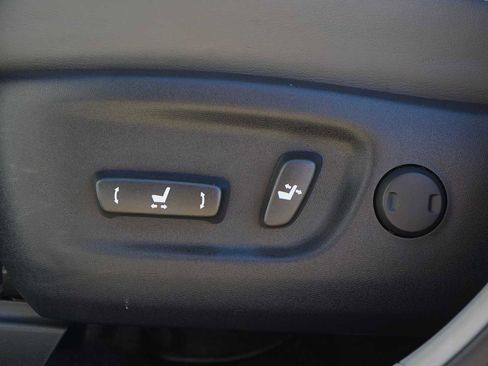 Used 2017 Toyota Prius V Four image 12