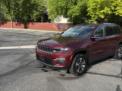 Used 2023 Jeep Grand Cherokee 4WD 4xe image 4