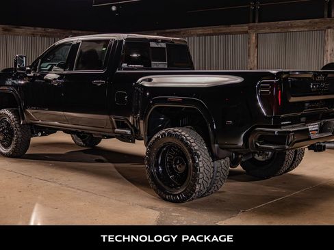 Used 2024 GMC Sierra 3500 Denali w/ Denali Reserve Package image 7
