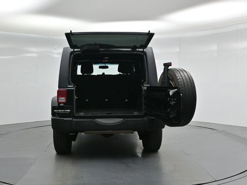 Used 2018 Jeep Wrangler Unlimited Sport S image 26