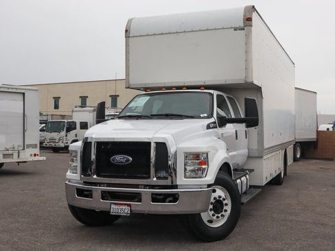 Used 2016 Ford F650 2WD Crew Cab Super Duty image 4