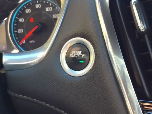 Used 2023 Chevrolet Traverse LT image 17