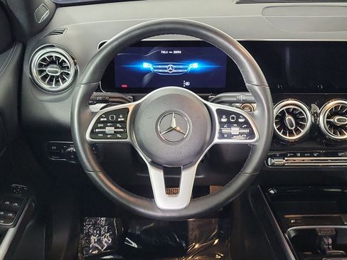 Used 2021 Mercedes-Benz GLB 250 4MATIC w/ Premium Package image 12