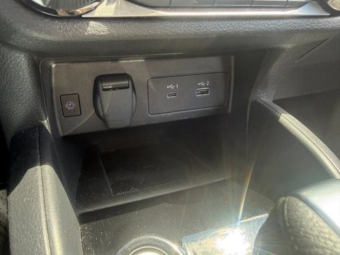 Used 2024 Nissan Versa SR FWD image 28