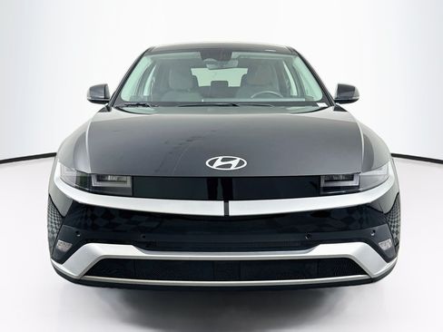 Used 2025 Hyundai Ioniq 5 SE RWD image 2