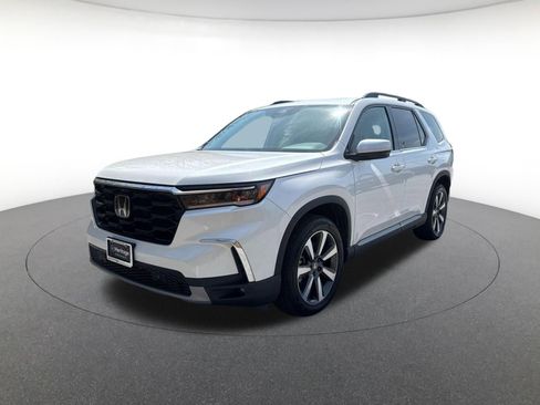 Certified 2025 Honda Pilot Touring image 1