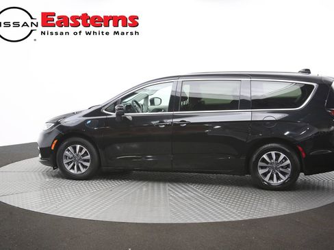 Used 2023 Chrysler Pacifica Touring-L FWD image 63