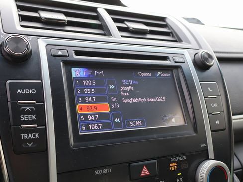 Used 2013 Toyota Camry SE image 32