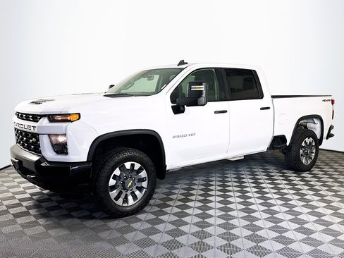 Used 2022 Chevrolet Silverado 2500 Custom w/ Custom Value Package image 4