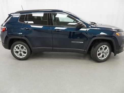 New 2026 Jeep Compass Latitude image 9