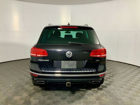 Used 2016 Volkswagen Touareg TDI image 13