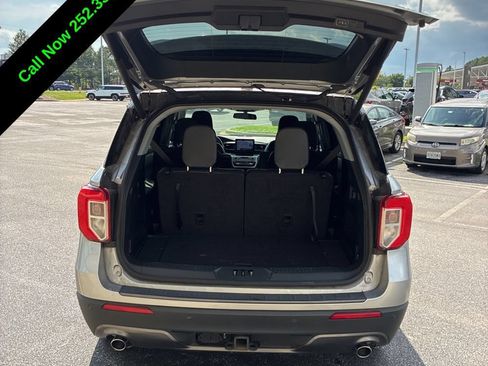 Used 2022 Ford Explorer XLT w/ Equipment Group 202A AWD/4WD image 8