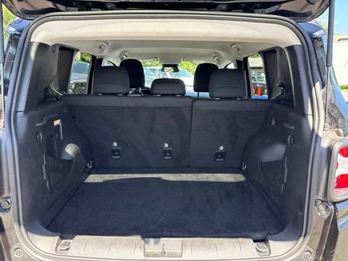 Used 2023 Jeep Renegade Latitude AWD/4WD image 31