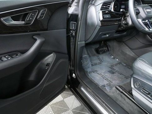 Used 2025 Audi Q8 Premium image 7