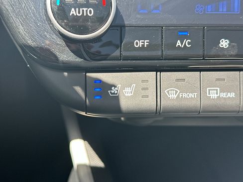 Used 2025 Hyundai Elantra Limited FWD image 24