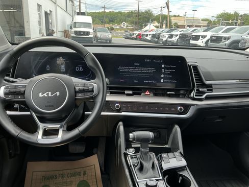 Certified 2025 Kia Sportage EX w/ Premium Package AWD/4WD image 11