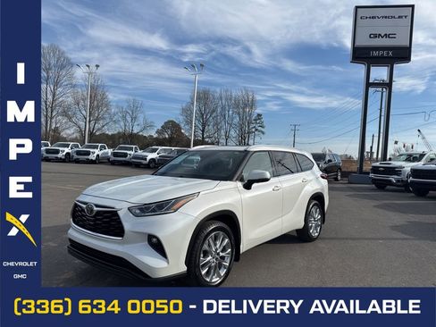 Used 2021 Toyota Highlander Limited image 1