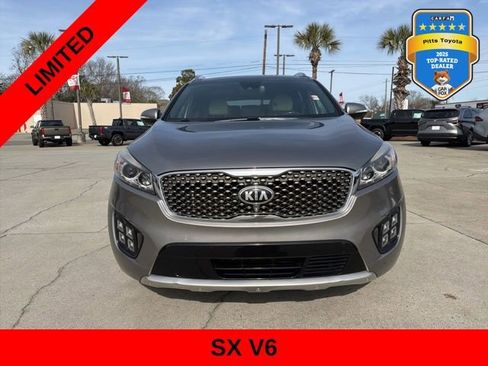 Used 2018 Kia Sorento SX image 2