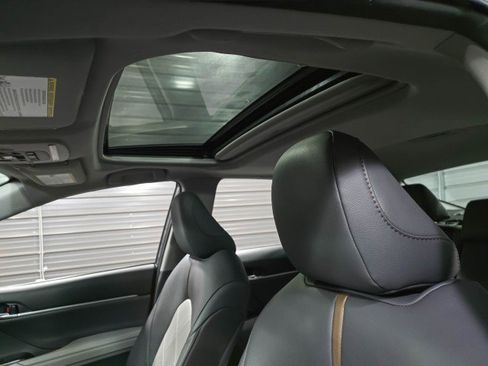 Used 2019 Toyota Camry XLE image 14