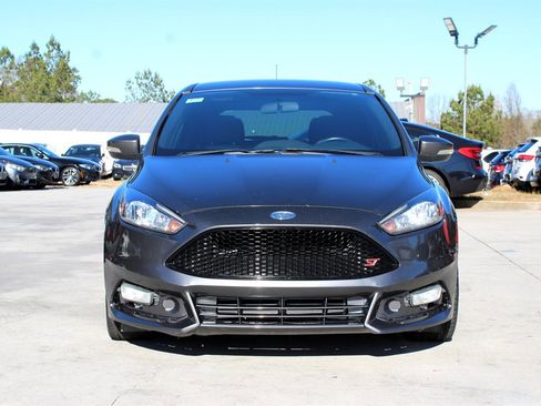 Used 2018 Ford Focus ST image 2