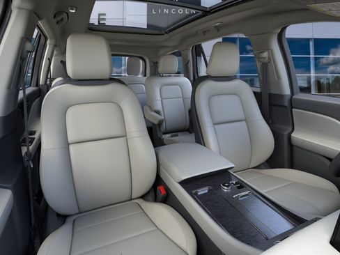 Used 2026 Lincoln Aviator AWD image 10