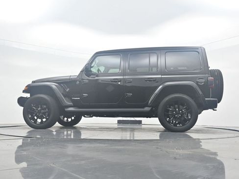 Used 2021 Jeep Wrangler Unlimited Sahara AWD/4WD image 33