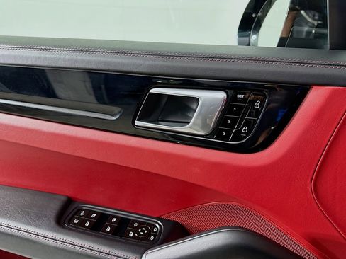 Used 2019 Porsche Cayenne E-Hybrid image 20