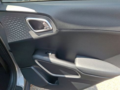 Used 2023 Kia Soul S FWD image 16