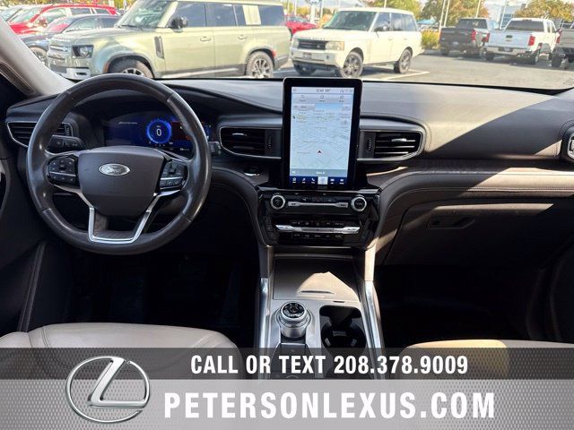 Used 2023 Ford Explorer Platinum w/ Technology Package AWD/4WD image 16