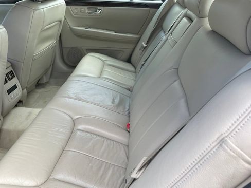 Used 2010 Cadillac DTS Premium w/ Driver Awareness Package FWD image 6