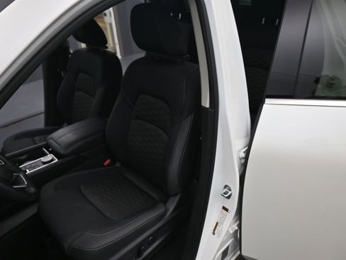 Used 2023 Nissan Pathfinder SV image 11