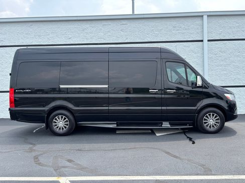 Used 2023 Mercedes-Benz Sprinter 2500 image 8