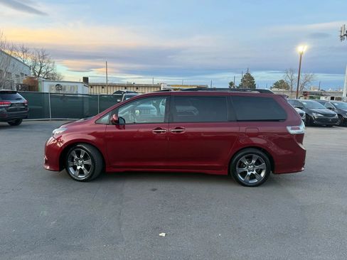 Used 2015 Toyota Sienna SE Premium image 4