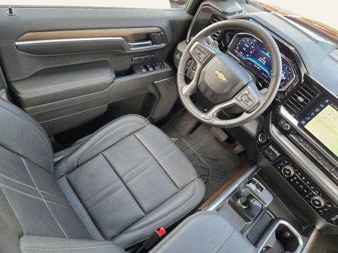 Used 2024 Chevrolet Silverado 1500 High Country w/ High Country Premium Package AWD/4WD image 17