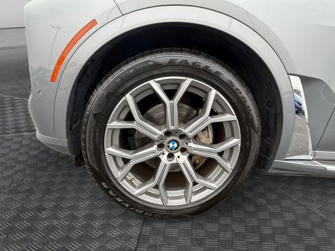 Used 2024 BMW X7 xDrive40i w/ Premium Package image 13
