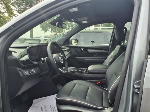 Used 2025 Buick Enclave Preferred w/ Power Package image 9