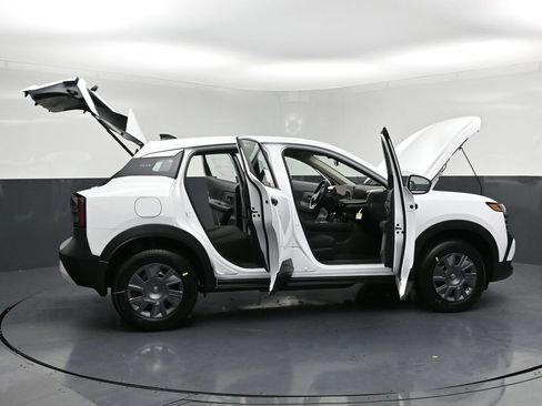 New 2026 Nissan Kicks S image 32