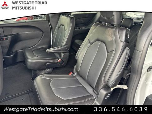 Used 2026 Chrysler Pacifica Select FWD image 18