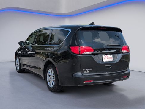 Used 2023 Chrysler Voyager LX FWD image 7