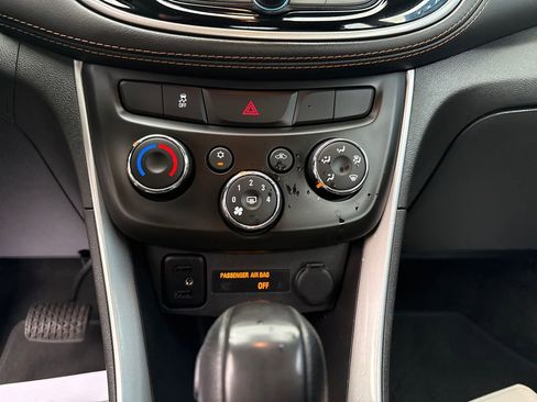 Used 2021 Chevrolet Trax LS image 21