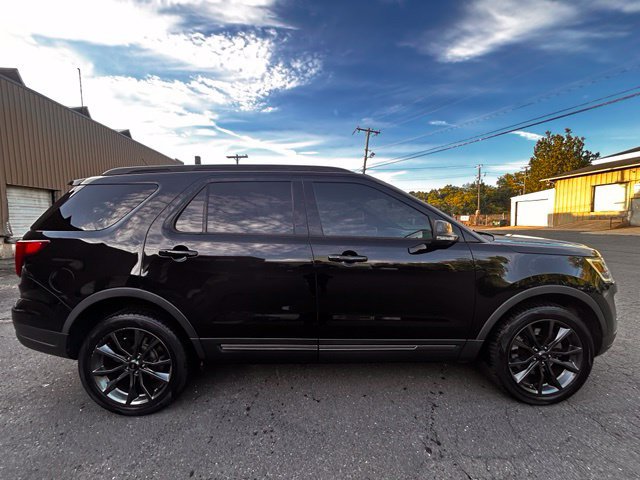 Used 2018 Ford Explorer XLT w/ XLT Appearance Package AWD/4WD image 4
