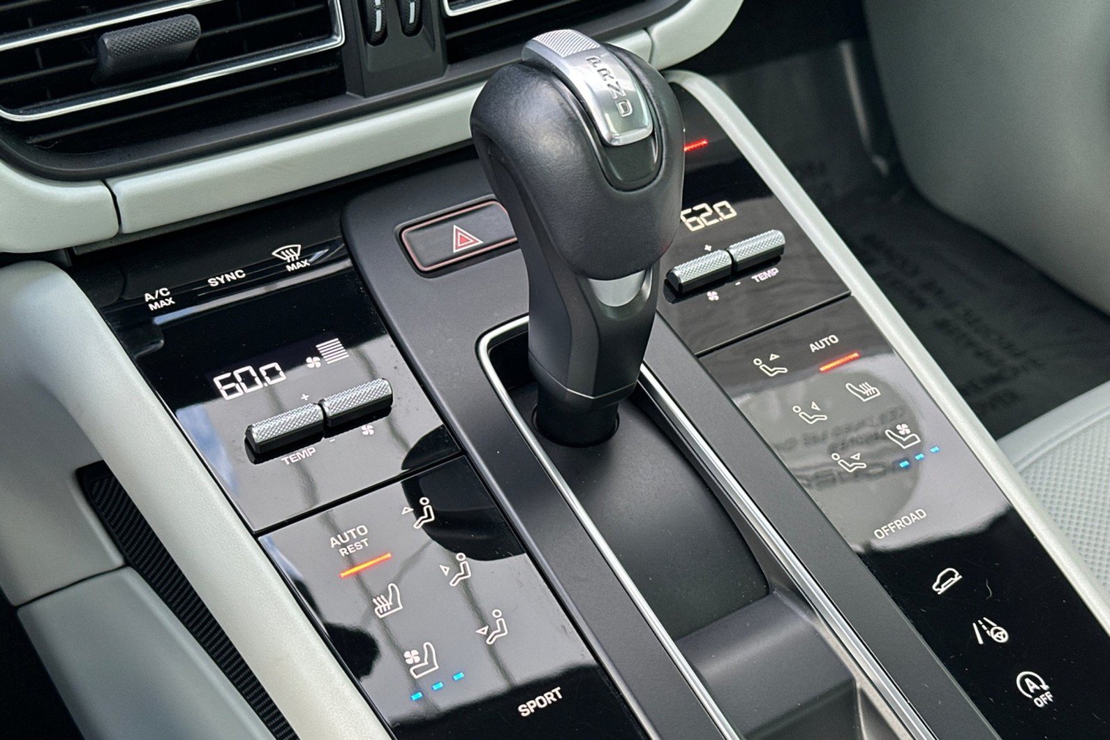 Certified 2023 Porsche Macan AWD/4WD image 22