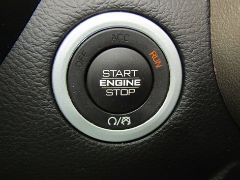 Used 2019 RAM 1500 Laramie image 39