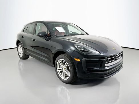 Certified 2025 Porsche Macan AWD/4WD image 7